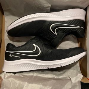 Nike Star Runner 2, Size 3 Y (Youth)